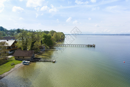 德国巴伐利亚斯塔伦贝格湖码头的景象图片