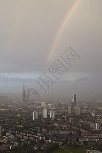 英国伦敦上空彩虹的中景象现代建筑高清图片素材