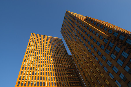 办公室摩天大楼的混合视图办公楼高清图片素材