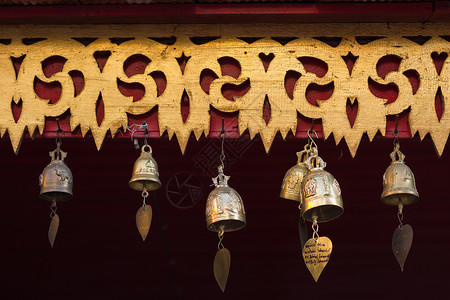 东南亚寺庙悬挂的钟图片