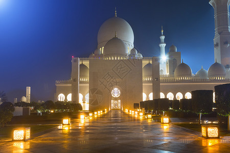 阿拉伯联合酋长国阿布扎比夜间的清真寺背景图片