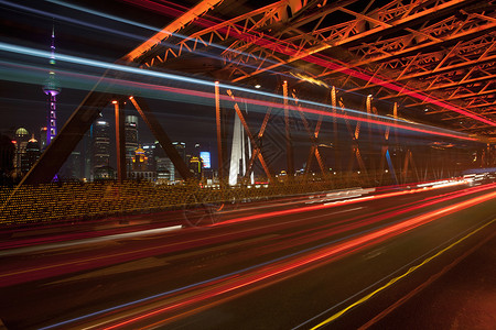 在上海的深夜大桥图片