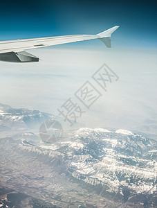 飞机窗外的雪峰高山图片