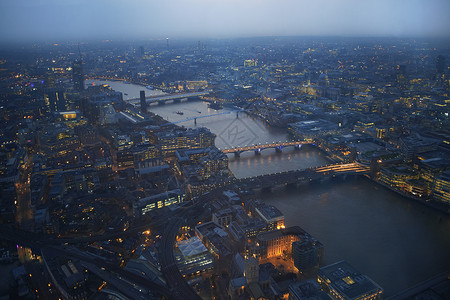 泰晤士河和黎明时桥伦敦英国图片