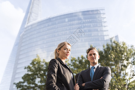 商人和女背景建筑联合王国伦敦交叉双臂高清图片素材