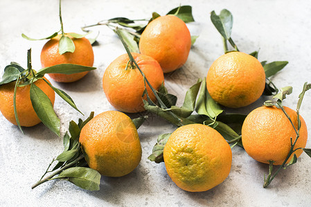橙子和叶的高角视图图片