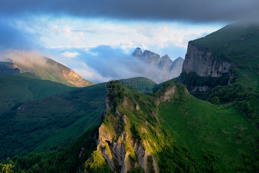 自然公园俄罗斯阿迪格亚高加索山脉山区景象图片