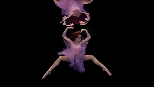水下芭蕾舞女孩图片