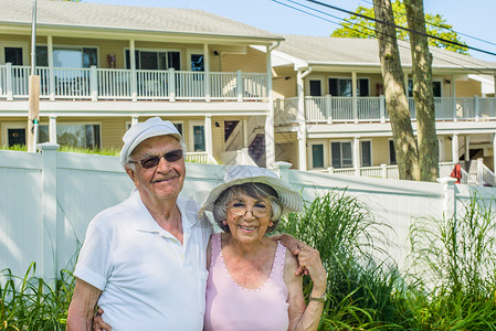 美国纽约汉普顿湾度假快乐的老年夫妇图片