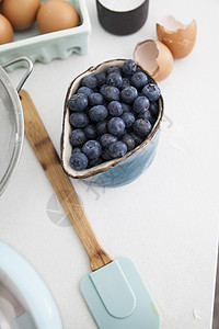 制作蛋糕的材料蓝莓图片