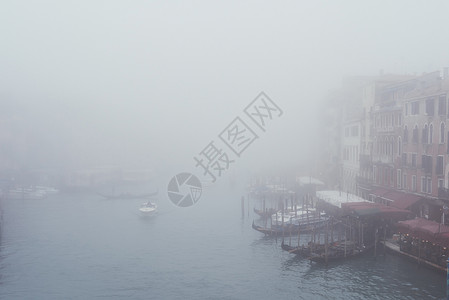 意大利威尼斯对流水河滨的更高观点图片