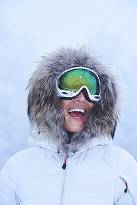 瑞士格斯塔阿德市落雪时快乐的成子肖像图片