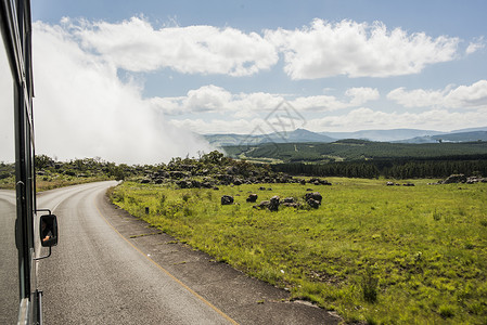 南非河谷的农村高速公路上的风景图片