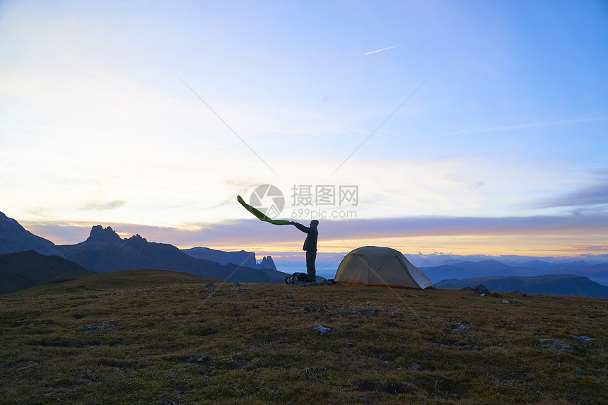 意大利卡纳泽特伦蒂诺阿尔托迪盖登山者的剪影图片