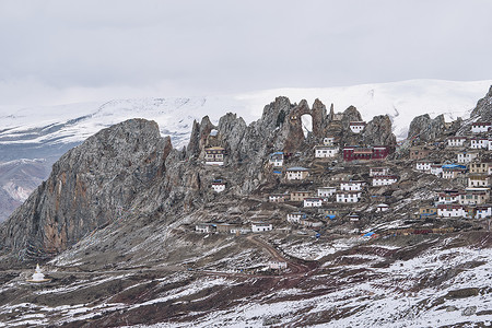 西藏的山村图片