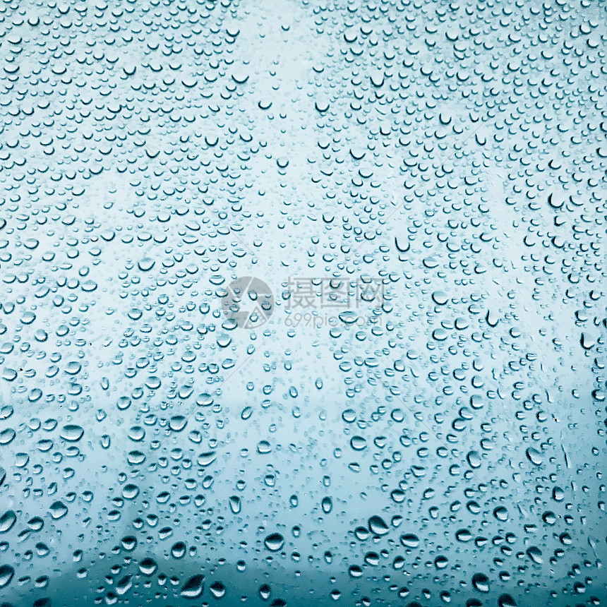 玻璃窗上的水滴图片