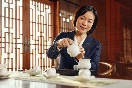 商务女性泡茶沏茶图片