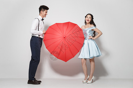 一把打开的雨伞情人节浪漫情侣背景