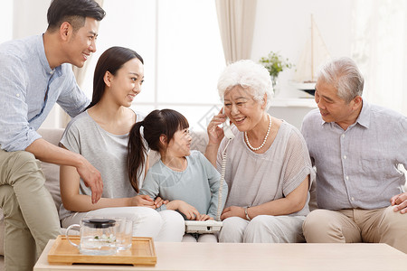 温馨男人幸福家庭生活高清图片