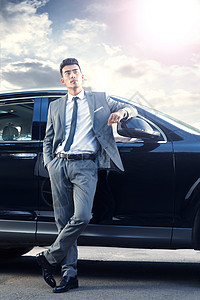 青年商务男性驾车图片