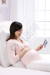 打印单据渴望技术孕妇拿着超声波照片高清图片