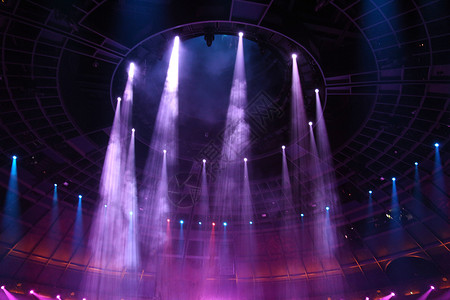 紫色舞台光束水平构图照亮表演剧院内舞台与灯光背景