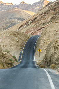 国家地理标志产品前进的道路岩石度假汽车广告背景图背景