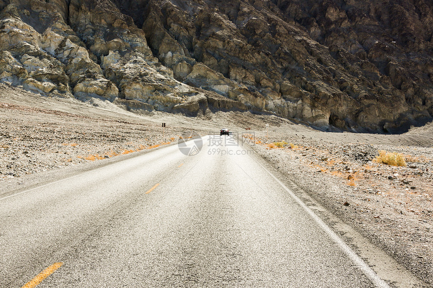 山道路戈壁滩汽车广告背景图图片