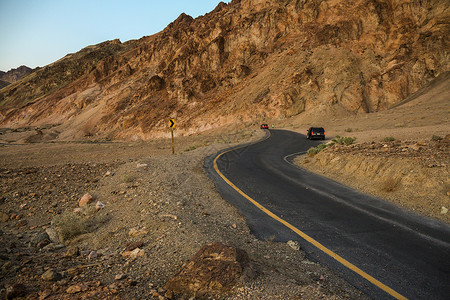 美国汽车自然景观大盆地沙漠风景汽车广告背景图背景