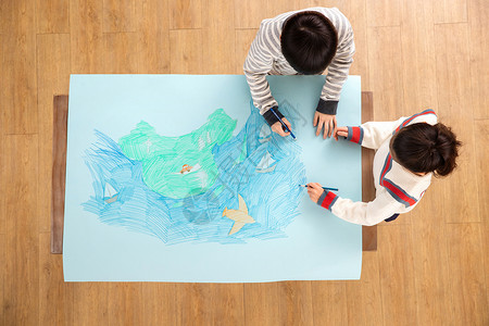 绘画大海艺术站着嬉戏的快乐儿童一起绘画背景