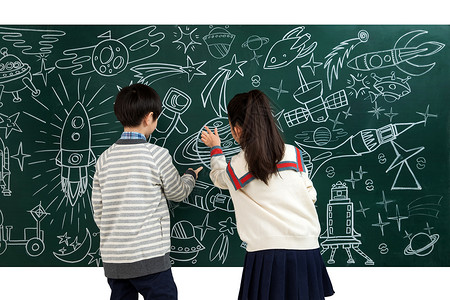 两个学生的背影快乐儿童研究黑板上的宇宙漫画背景