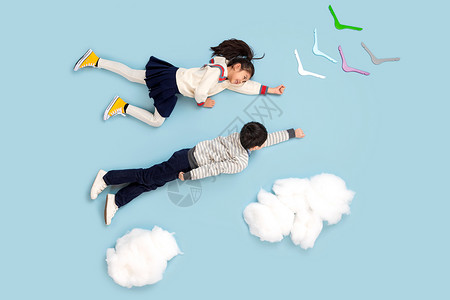 飞翔中的男孩快乐儿童模拟在天空飞翔背景
