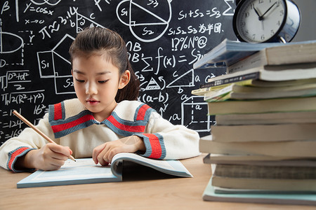 小学闹钟素材知识教育女孩小学生认真的写作业背景