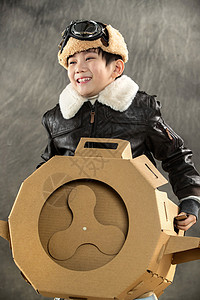 快乐儿童驾驶纸飞机高清图片