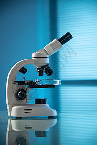 试验器材实验室里的显微镜背景