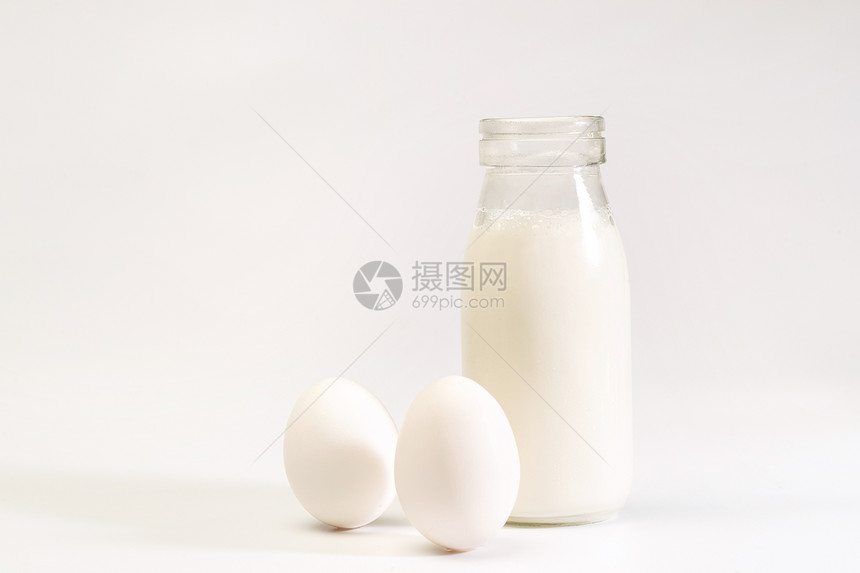 新鲜牛奶和鸡蛋图片
