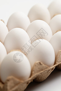 一盒白色的鸡蛋图片