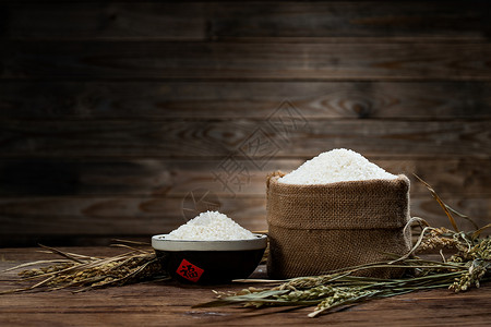 东亚无人桌面一碗大米和一袋大米高清图片