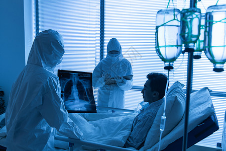 防疫病床医生在病房里给患者治疗健康高清图片素材