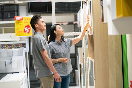 建材促销首页中年夫妇购买家具背景