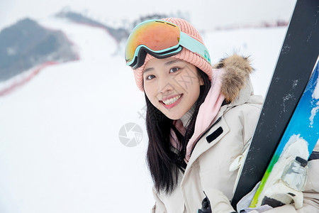 冰雪娱乐一家人到滑雪场滑雪运动背景