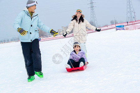 一家人到滑雪场滑雪运动郊游高清图片素材