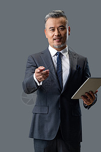 社会现代科技商务中老年男士拿着平板电脑背景