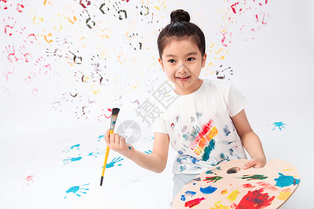 彩色油漆痕迹效果享乐休闲图片视觉效果拿画笔画画的小女孩背景
