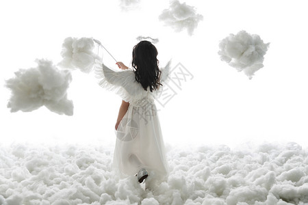 棉花棒快乐幸福亚洲拿着魔法棒的小天使背影背景