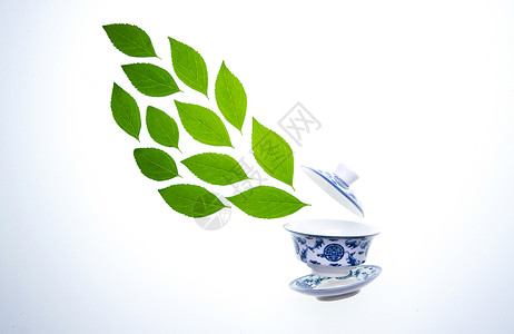 绿色的茶叶和茶杯图片