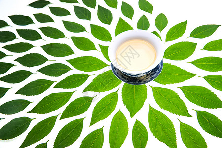 青花瓷纹理绿色的茶叶和茶杯背景