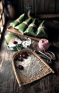 传统食品糯米红枣和粽子图片