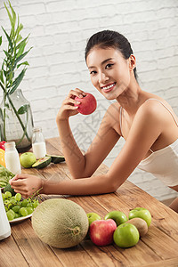 吃哈密瓜亚洲彩色图片无忧无虑吃水果的健康女人背景