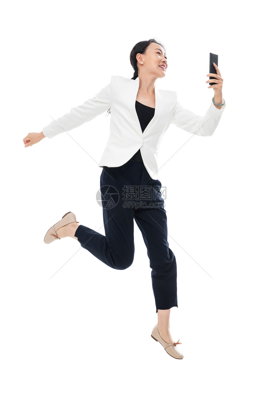 35岁到39岁亚洲人白领拿着手机兴奋的商务女士图片
